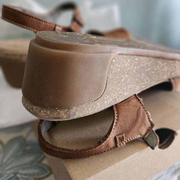 Like New El Naturalista Wedge sandals - Picture 4 of 4